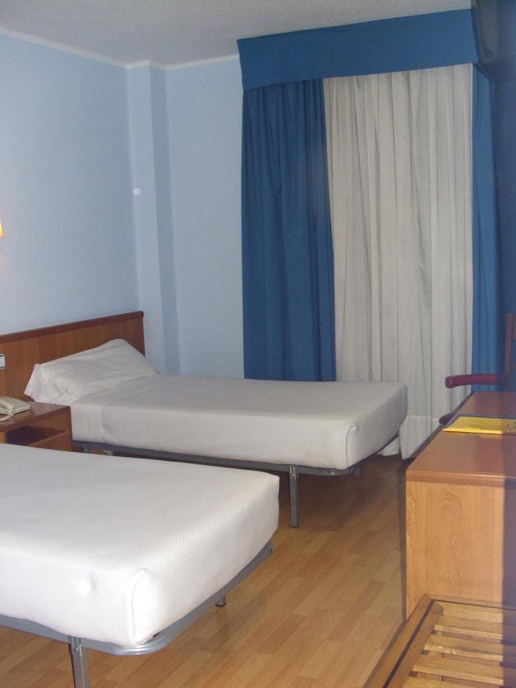 City Express Covadonga Овьедо Экстерьер фото